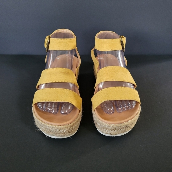 Universal Thread Agnes Microsuede Flatform Espadrilles Sandals Womens 6.5 Yellow - Picture 2 of 10